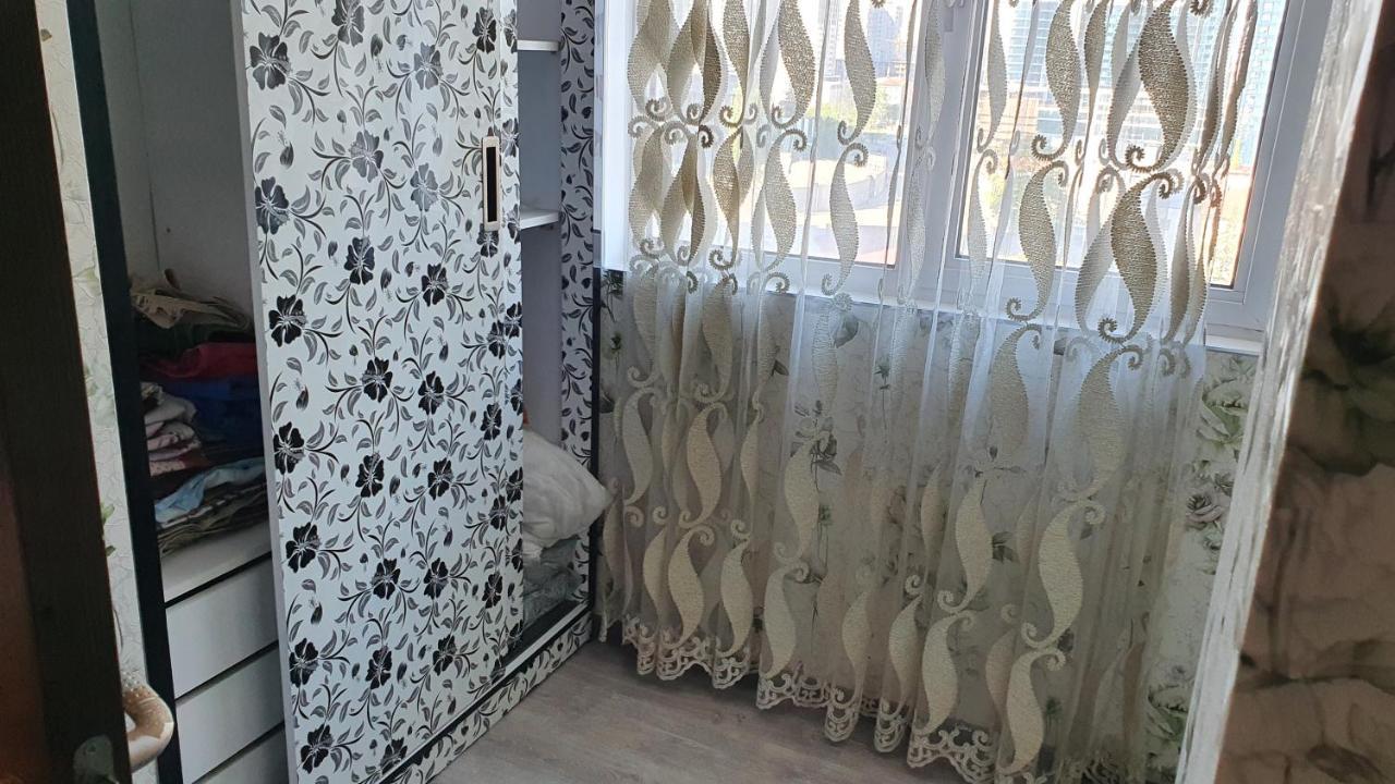 Apartment In Yalchin Star Residence Batumi Bagian luar foto