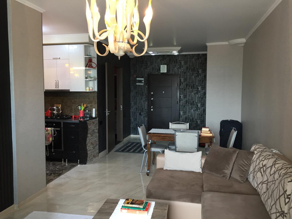 Apartment In Yalchin Star Residence Batumi Bagian luar foto